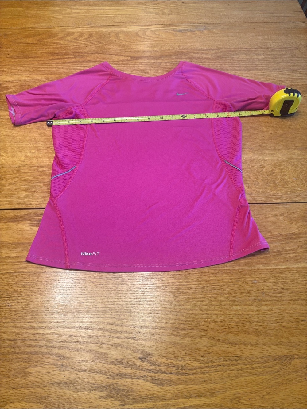 Nike Hot Pink Short Sleeve Dri-FIT Top with Black Nike Pro Leggings - Picture 5 of 7